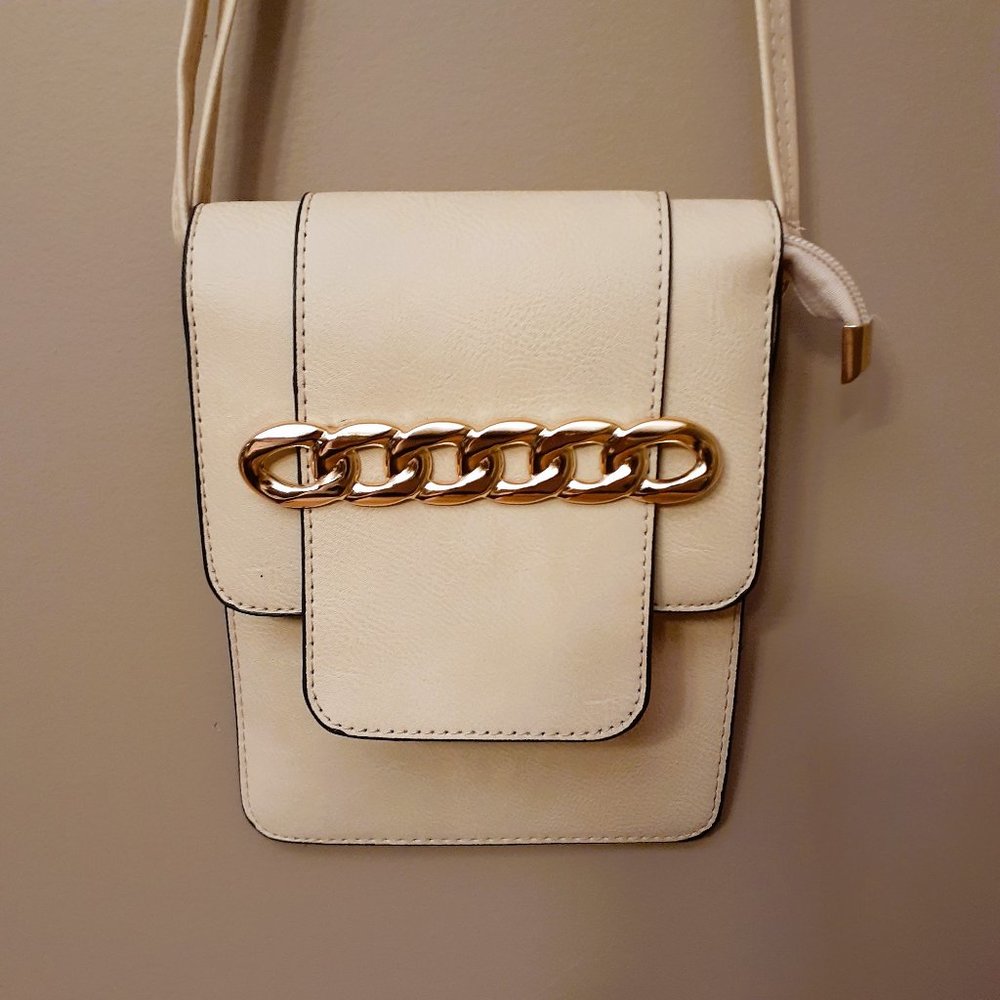 $4 when U BUY 2 OR MORE ITEMS -  Cream Faux leather Cross Body purse NWOT